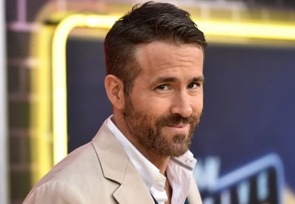 Ryan Reynolds Bio Wiki Age Height Movies Wife And Net Worth Originalprofiles 