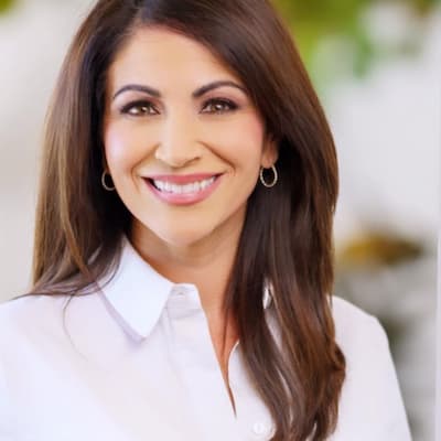 Lucy Bustamante Photo