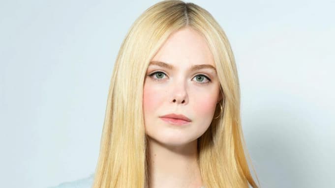 Elle Fanning Photo